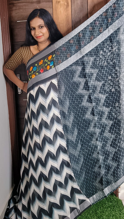 Black & White Zig Zag Zari Viscose Crape Saree